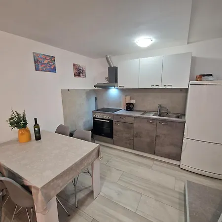 Sirovica * バスカ