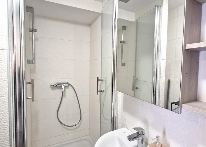 Sirovica Apartment *